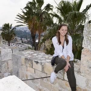 Meet your Posher, Julia